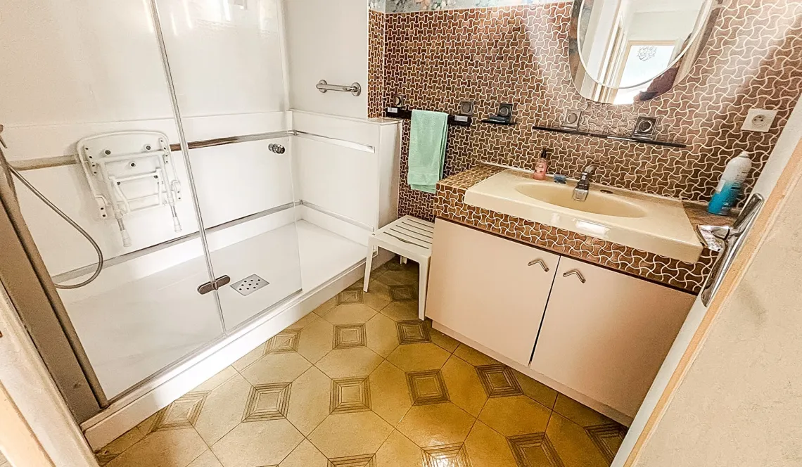 Anglet Bab² - Dernier étage et vue panoramique au sud pour ce type 4 de 101 m² H, double séjour de 33 m², 2 chambres, cuisine indépendante + loggia. Cave. Possibilité de garage en +.