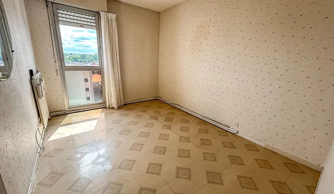 Anglet Bab² - Dernier étage et vue panoramique au sud pour ce type 4 de 101 m² H, double séjour de 33 m², 2 chambres, cuisine indépendante + loggia. Cave. Possibilité de garage en +.