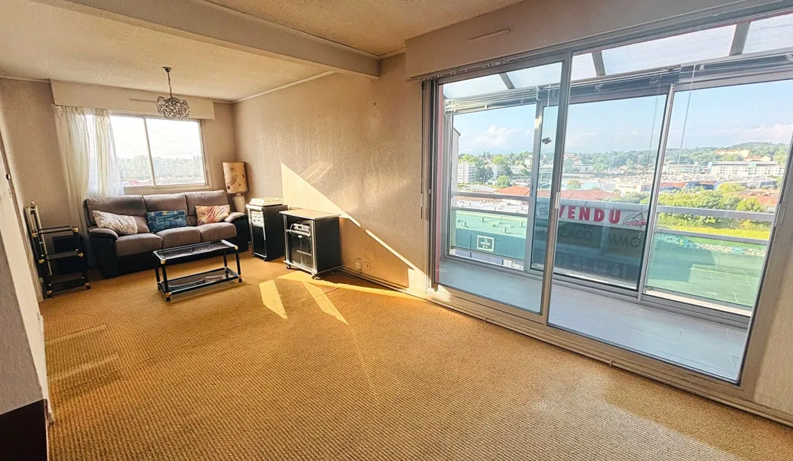 Anglet Bab² - Dernier étage et vue panoramique au sud pour ce type 4 de 101 m² H, double séjour de 33 m², 2 chambres, cuisine indépendante + loggia. Cave. Possibilité de garage en +.