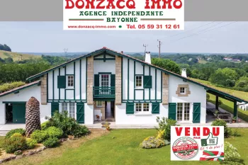 Briscous sur la hauteur - Dans un environnement exceptionnel, traditionnelle de 170 m² habitable, pièce de vie de 45 m², 3 chambres dont une en rdc sur 2724 m² de terrain