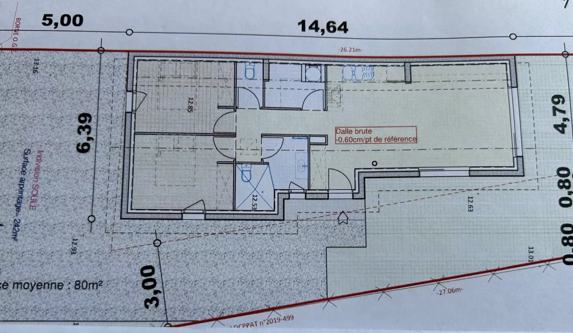 Seulement chez Donzacq Immo, à Labenne - Terrain à bâtir plat de 242 m², emprise au sol de 35%, libre de constructeur. Prévoir la viabilisation complète.
