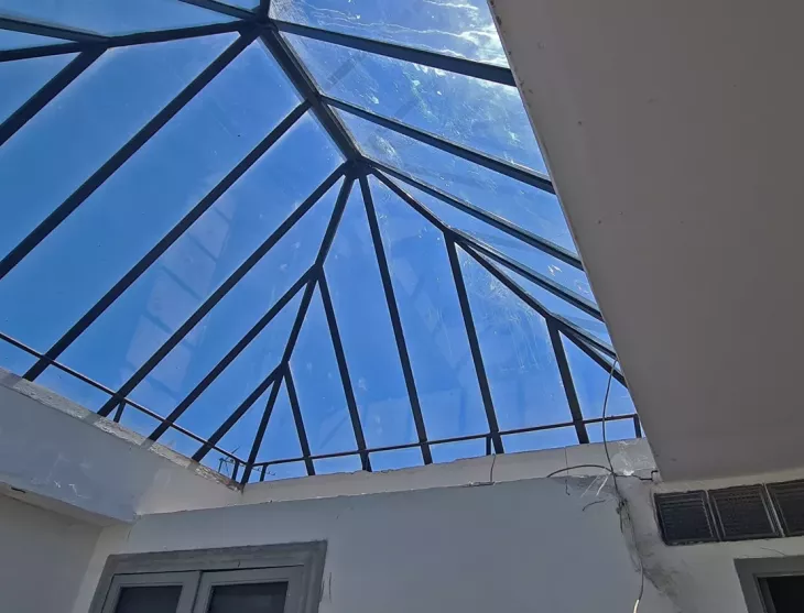 Sur Bayonne rue Poissonnerie - 4 ème et dernier étage pour ce joli studio de 15 m² habitable entièrement refait, peu de charges!