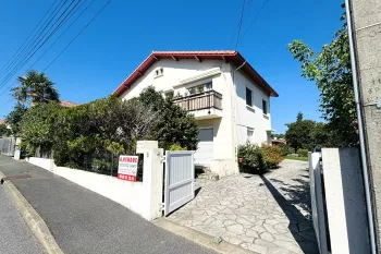 Anglet Camiade/Montbrun - Copropriété de 2 pour ce joli Type 4 de 91 m² H en rdc d’une maison + véranda + garage + jouissance exclusive de 228 m² de terrain