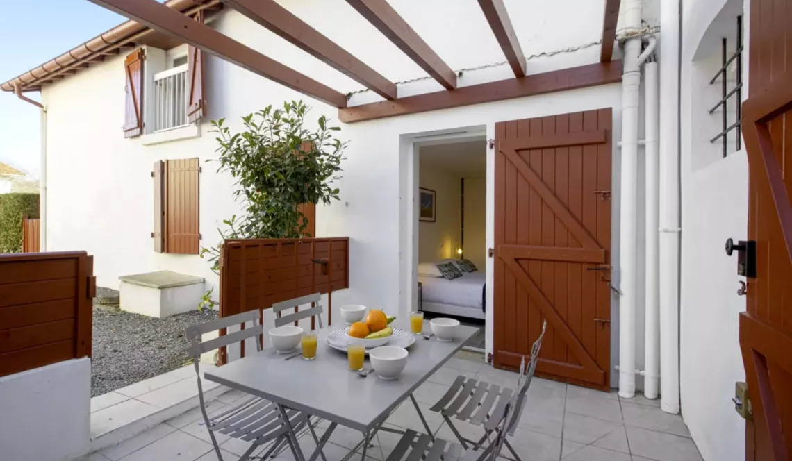 Biarritz le Lac Marion - Coup de coeur pour ce type 2 de 32 m² habitable en rez de de chaussée + terrasse de 12 m². Refait entièrement en 2019. Place de parking