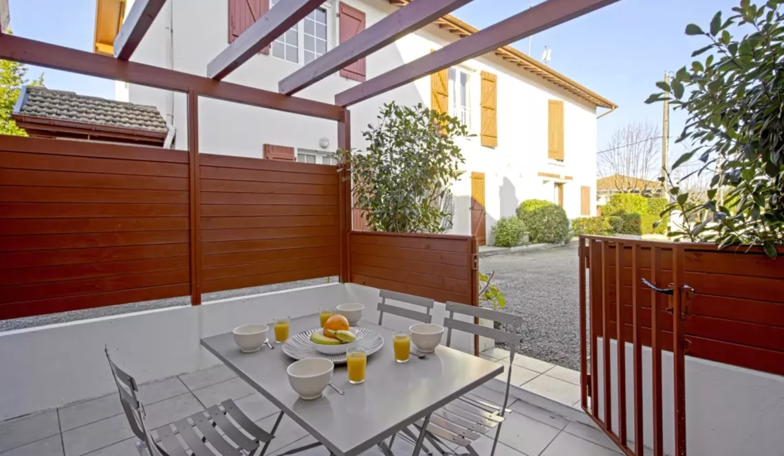 Biarritz le Lac Marion - Coup de coeur pour ce type 2 de 32 m² habitable en rez de de chaussée + terrasse de 12 m². Refait entièrement en 2019. Place de parking