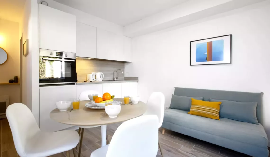 Biarritz le Lac Marion - Coup de coeur pour ce type 2 de 32 m² habitable en rez de de chaussée + terrasse de 12 m². Refait entièrement en 2019. Place de parking