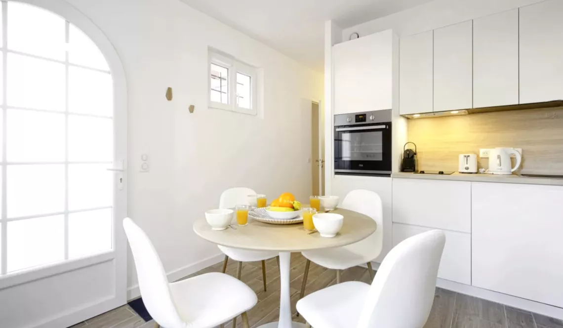 Biarritz le Lac Marion - Coup de coeur pour ce type 2 de 32 m² habitable en rez de de chaussée + terrasse de 12 m². Refait entièrement en 2019. Place de parking