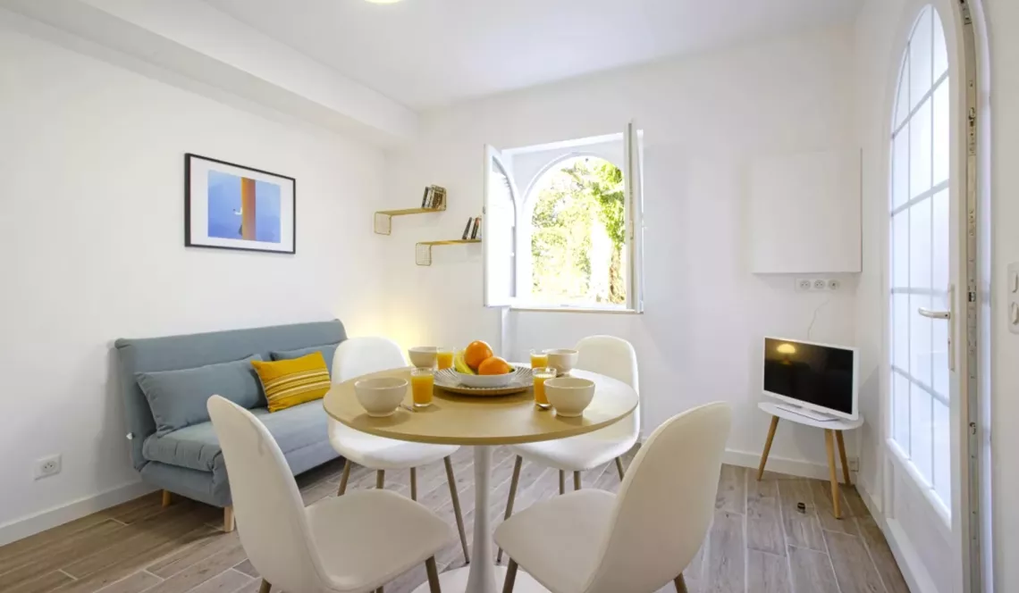 Biarritz le Lac Marion - Coup de coeur pour ce type 2 de 32 m² habitable en rez de de chaussée + terrasse de 12 m². Refait entièrement en 2019. Place de parking