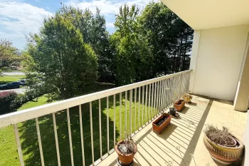 Co-Exclu sur Bayonne le Grand Basque - Type 4 de 90 m² habitable à relooker, double séjour plein sud et deux chambres, cuisine indépendante, salle de bains + dressing