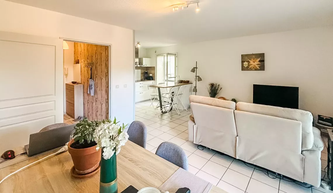 Sur Anglet Aritxague - Dans résidence intimiste avec ascenseur, type 3 de 63 m² habitable, pièce de vie de 31 m², terrasse de 11 m² + cave + 2 parkings