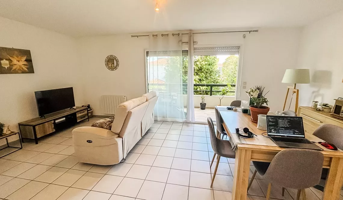 Sur Anglet Aritxague - Dans résidence intimiste avec ascenseur, type 3 de 63 m² habitable, pièce de vie de 31 m², terrasse de 11 m² + cave + 2 parkings