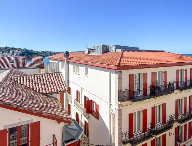 St Jean de Luz - Aperçu mer pour ce joli duplex raffiné de 44 m² habitable entièrement rénové et son atmosphère chaleureuse et conviviale