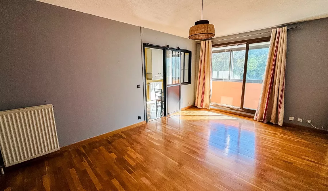 Bayonne Beyris, le nez dans la forêt - Joli type 2 de 47 m² habitable, grande chambre avec placard, 2 loggias, cuisine équipée. Possibilité d’acquérir un garage en +!