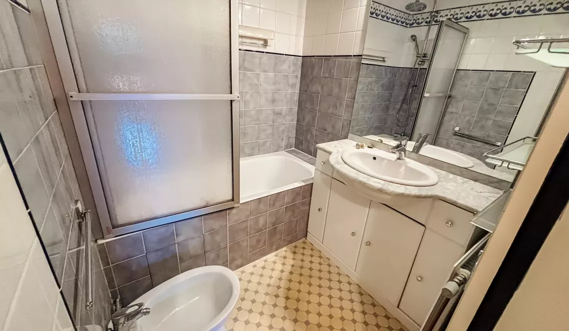 Bayonne Beyris, le nez dans la forêt - Joli type 2 de 47 m² habitable, grande chambre avec placard, 2 loggias, cuisine équipée. Possibilité d’acquérir un garage en +!