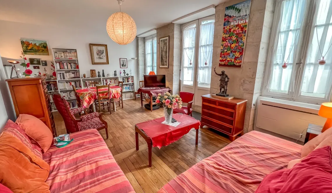 RARE à Bayonne St Esprit - Dans petite copropriété, splendide type 3 de 74 m² habitable, pièce de vie de 35 m², terrasse de 30 m² avec aperçu Mairie + cave