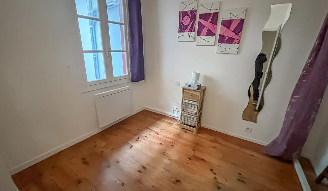 RARE sur le centre ancien de Bayonne - Dans immeuble rénové, dernier étage pour ce splendide T3 en duplex inversé de 63 m² H, pièce de vie plein sud de 29 m², en prolongement sa petite terrasse