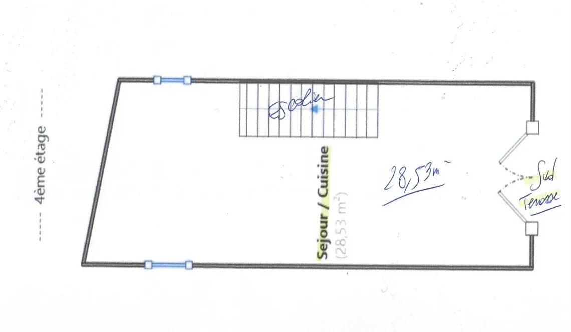 RARE sur le centre ancien de Bayonne - Dans immeuble rénové, dernier étage pour ce splendide T3 en duplex inversé de 63 m² H, pièce de vie plein sud de 29 m², en prolongement sa petite terrasse