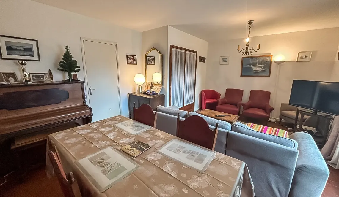 Biarritz au calme - Sur splendide parcelle plate plein sud de 996 m², plain-pied de 85 m² habitable à réhabiliter + garage ou le départ d’un nouveau projet?