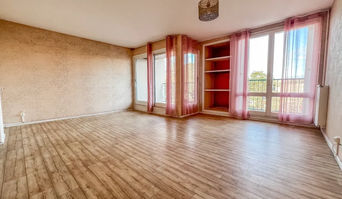 Bayonne St Croix - Jolit type 3 de 72 m² habitable, double séjour de 24 m², 2 chambres, cuisine indépendante équipée + cave