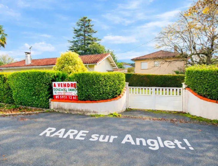 Anglet Maignon - Nombreuses possibilités pour ce plain-pied de 70 m² habitable de type 3 sur 701 m² de terrain