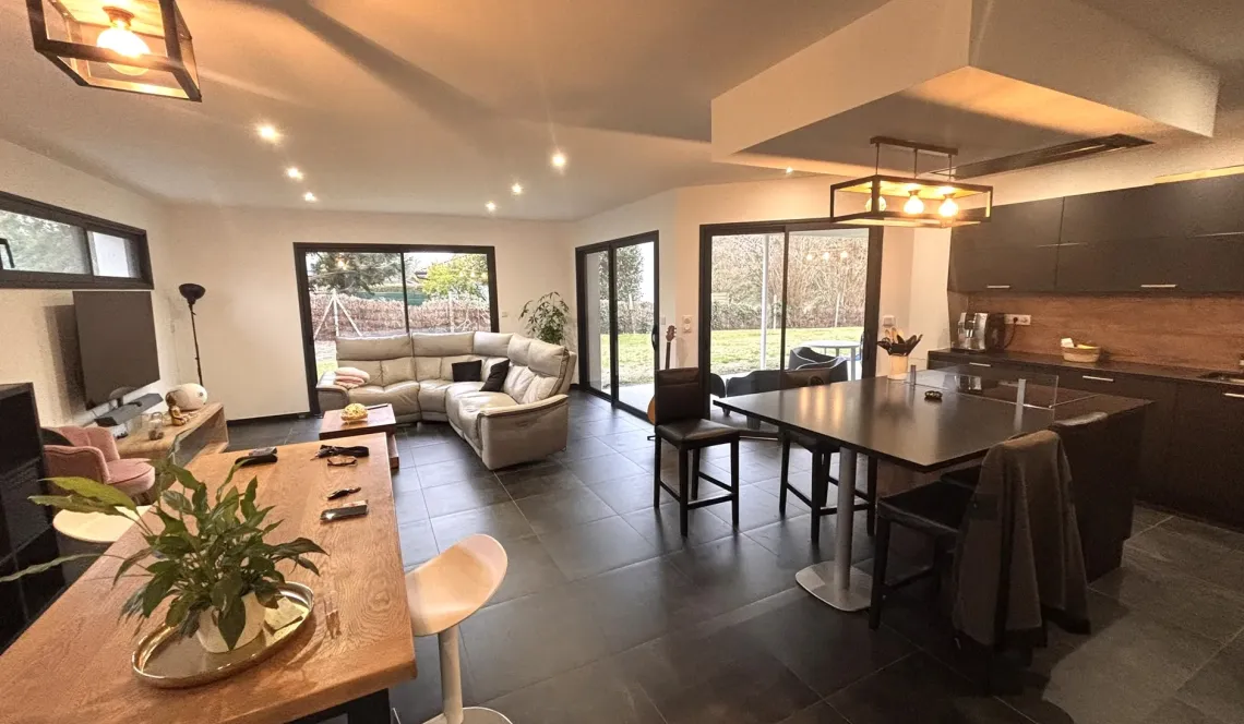 Bénesse limite Capbreton - Splendide plain-pied de 2023 de 116 m² habitable, 3 chambres dont une suite parentale, pièce de vie de 54 m², 2 garages sur 700 m² environ de terrain