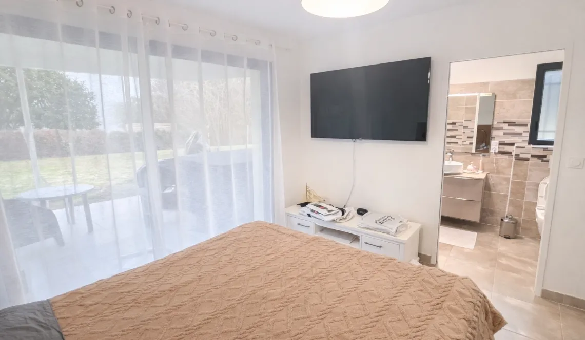 Bénesse limite Capbreton - Splendide plain-pied de 2023 de 116 m² habitable, 3 chambres dont une suite parentale, pièce de vie de 54 m², 2 garages sur 700 m² environ de terrain