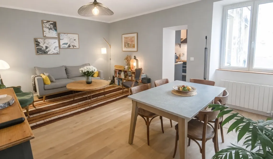 Bayonne St Esprit - Etage élevé pour ce type 3 de 57 m² habitable traversant rénové avec gout, pièce de vie de 21 m² et sa cuisine équipée