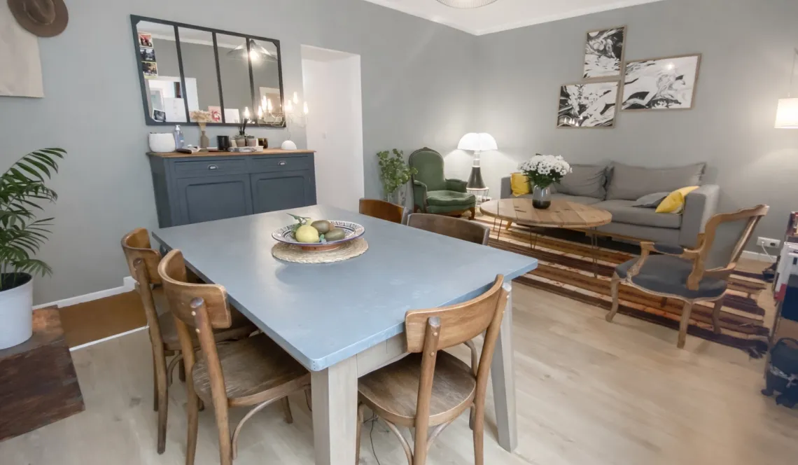 Bayonne St Esprit - Etage élevé pour ce type 3 de 57 m² habitable traversant rénové avec gout, pièce de vie de 21 m² et sa cuisine équipée