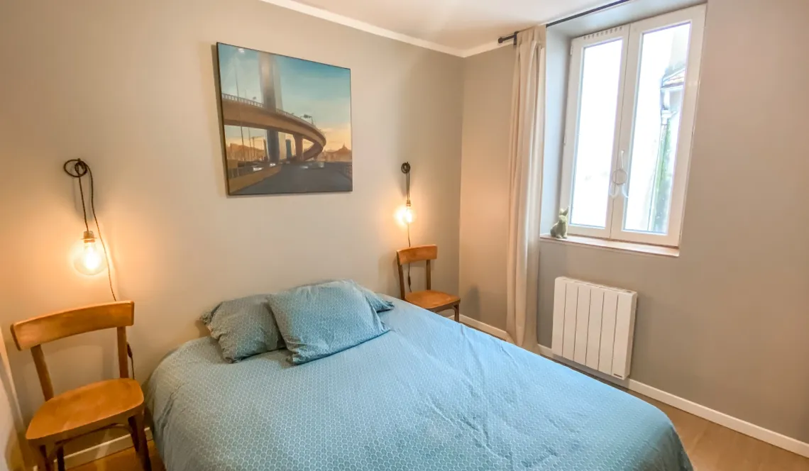 Bayonne St Esprit - Etage élevé pour ce type 3 de 57 m² habitable traversant rénové avec gout, pièce de vie de 21 m² et sa cuisine équipée