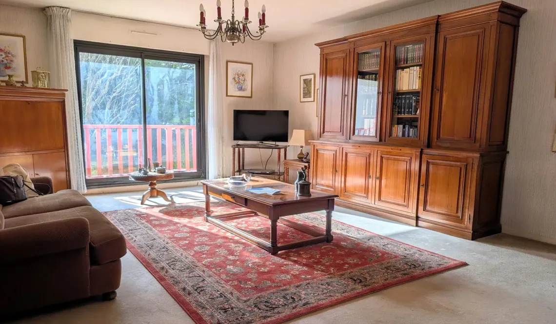 Co-Exclusivité sur Biarritz Avenue de la Marne - Type 4 de 86 m² habitable à relooker, pièce de vie de 26 m² + cave + parking en sous-sol