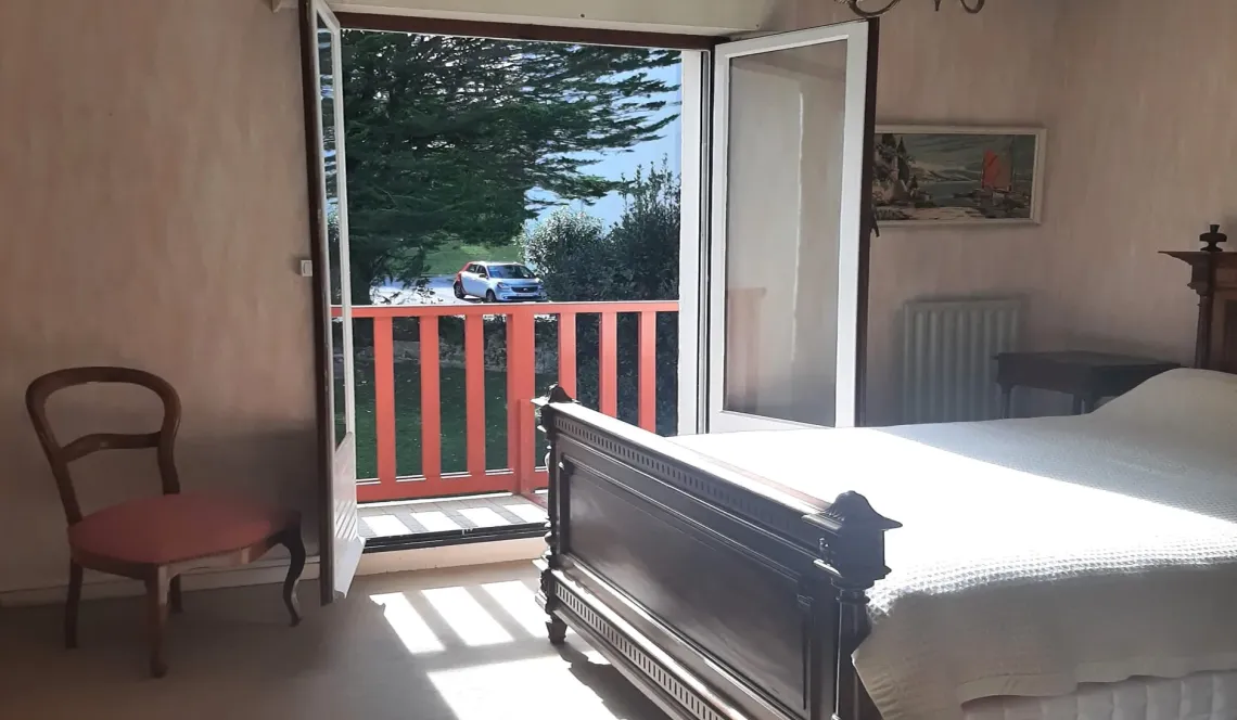 Co-Exclusivité sur Biarritz Avenue de la Marne - Type 4 de 86 m² habitable à relooker, pièce de vie de 26 m² + cave + parking en sous-sol