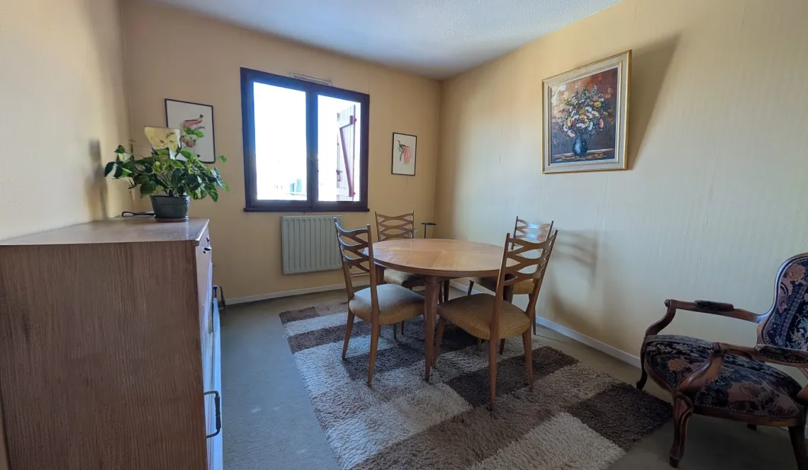 Co-Exclusivité sur Biarritz Avenue de la Marne - Type 4 de 86 m² habitable à relooker, pièce de vie de 26 m² + cave + parking en sous-sol