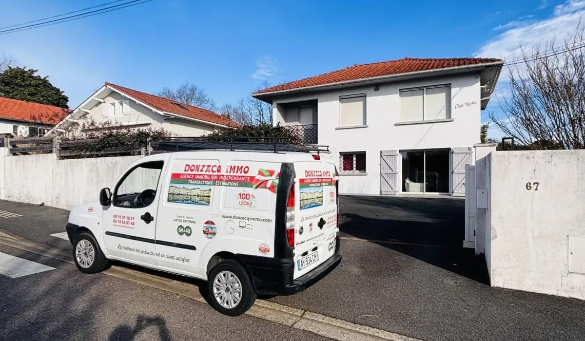 Anglet secteur Hardoy/Lamouly - Belle villa des années 60 en parfait état sur deux niveaux, 3 chambres, 2 salles d’eau sur 582 m² de terrain plat