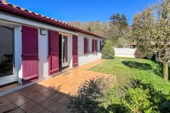 Exclusivité à Boucau - Au calme, agréable plain-pied de 84 m² habitable sur 317 m² de terrain, 3 chambres + double séjour