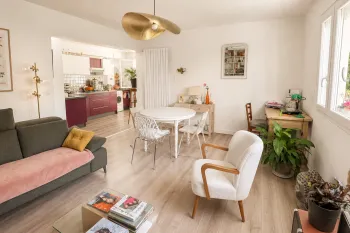 Bayonne Marracq- Adorable et grand type 2 de 60 m² habitable à l’abri des regards avec son grand +: jardin privatif de 50 m². Cave et parking aisé!