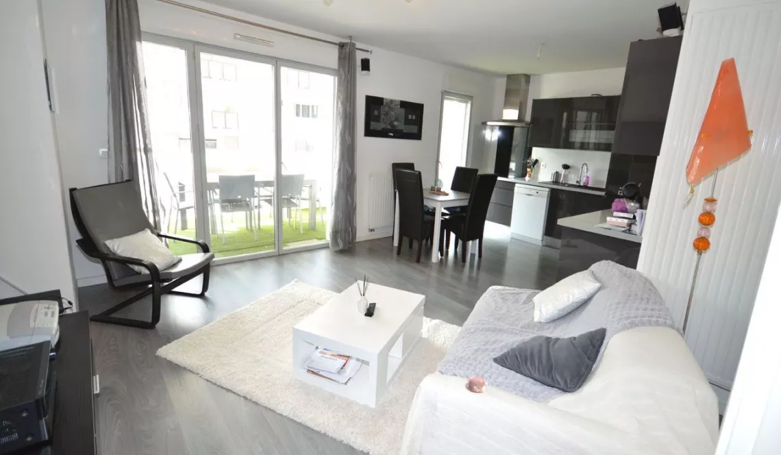 Type 4 de 2013 de 83 m² habitable avec terrasse, 2 parkings et cave - Bayonne