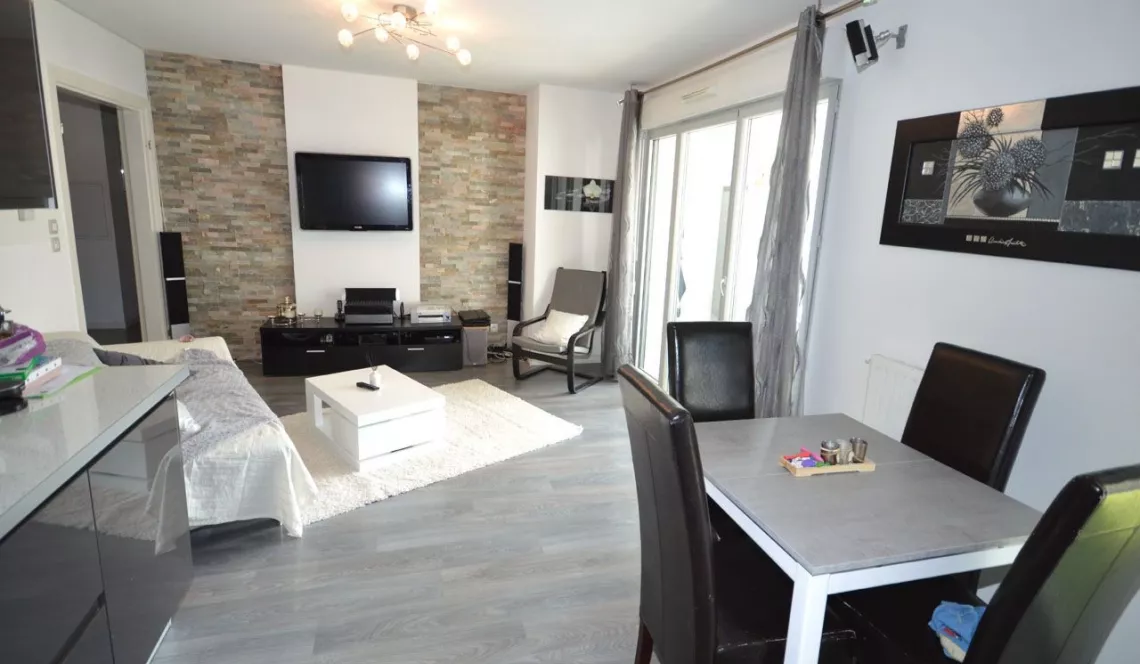 Type 4 de 2013 de 83 m² habitable avec terrasse, 2 parkings et cave - Bayonne