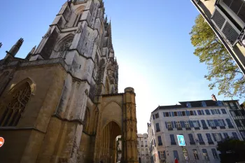 RARE à Bayonne à 2 pas de la Cathédrale, local commercial de 162,63 m² avec atypique sous-sol