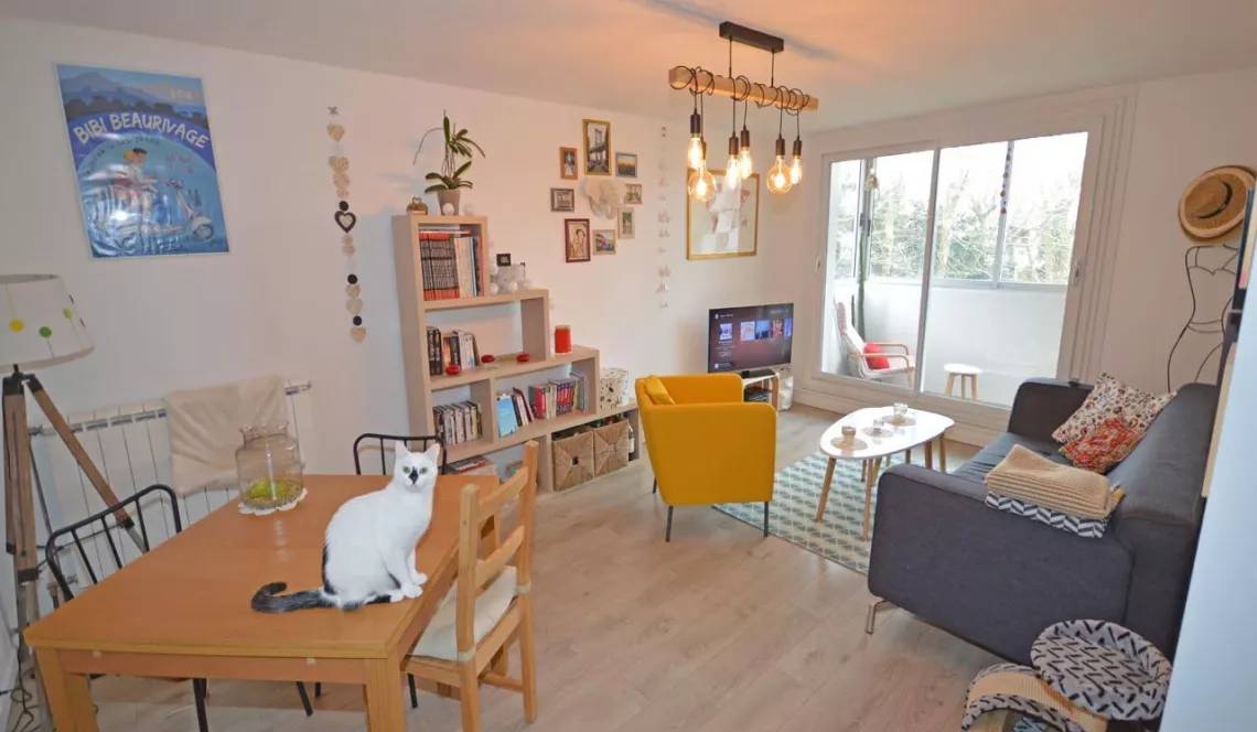 ANGLET - Bel appartement F4 de 77 m² habitable proche des centres commerciaux + cave + parking