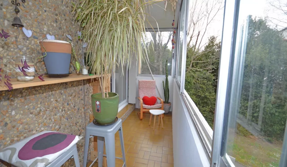 ANGLET - Bel appartement F4 de 77 m² habitable proche des centres commerciaux + cave + parking