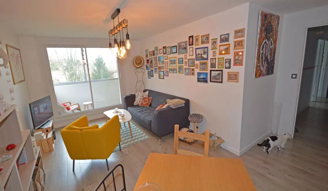 ANGLET - Bel appartement F4 de 77 m² habitable proche des centres commerciaux + cave + parking