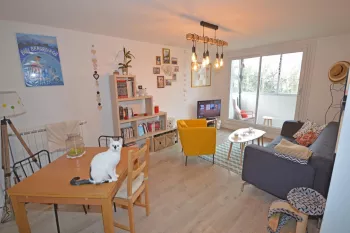 ANGLET - Bel appartement F4 de 77 m² habitable proche des centres commerciaux + cave + parking