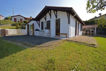 Briscous - Petite maison de Plain pied de 1986 et ses 3 chambres sur 617 m² de terrain