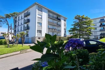 Anglet centres commerciaux - Type 3 de 72 m² habitable à relooker dans petite copropriété + grenier