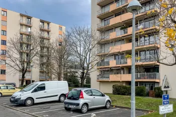 Anglet Mairie/Quintaou/St Jean - Type 2 de 52 m² habitable à relooker + balcon + cave + parking extérieur