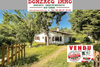 Mouguerre Elissaberry - Au calme, énorme potentiel pour cette maison type F4/5 de 1978 de 90 m² habitable entièrement à rénover sur belle parcelle de 2 293 m²
