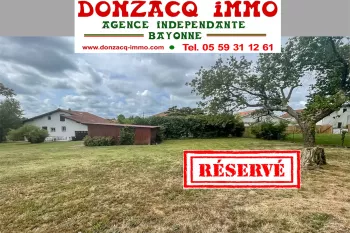 RARE à Anglet rue de Lamouly - Terrain à bâtir plat plein sud d’une surface de 957 m², prévoir viabilisation + branchement tout à l’égout