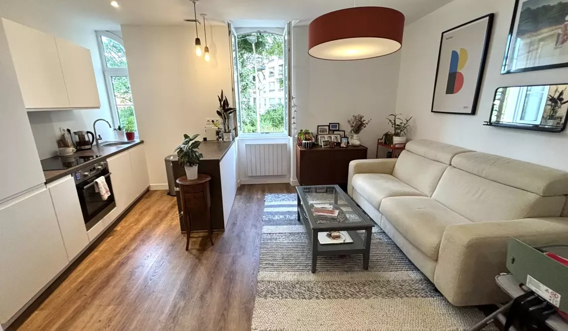 Biarritz Quartier St Charles - Au 1er étage d’une résidence ancienne, joli type 3 coup de coeur de 52 m² habitable entièrement refait et ses 2 caves