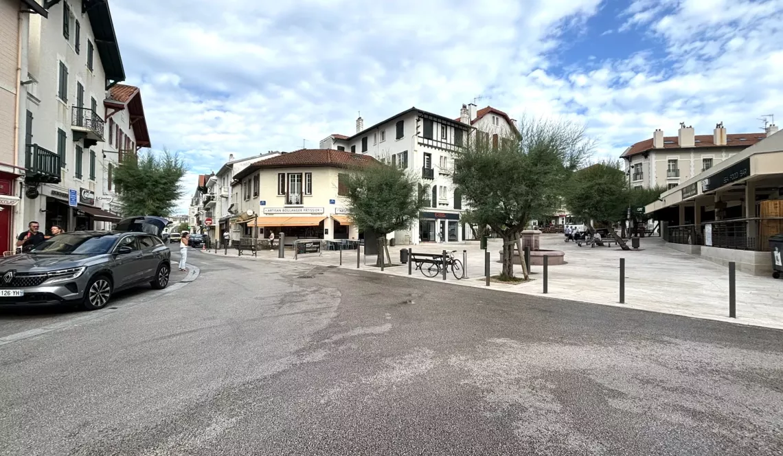 Biarritz Quartier St Charles - Au 1er étage d’une résidence ancienne, joli type 3 coup de coeur de 52 m² habitable entièrement refait et ses 2 caves