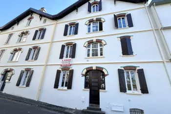 Biarritz Quartier St Charles - Au 1er étage d’une résidence ancienne, joli type 3 coup de coeur de 52 m² habitable entièrement refait et ses 2 caves